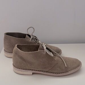 Vince Suede Chukka Lace Ankle Boot Size 37/6.5 women’s EUC